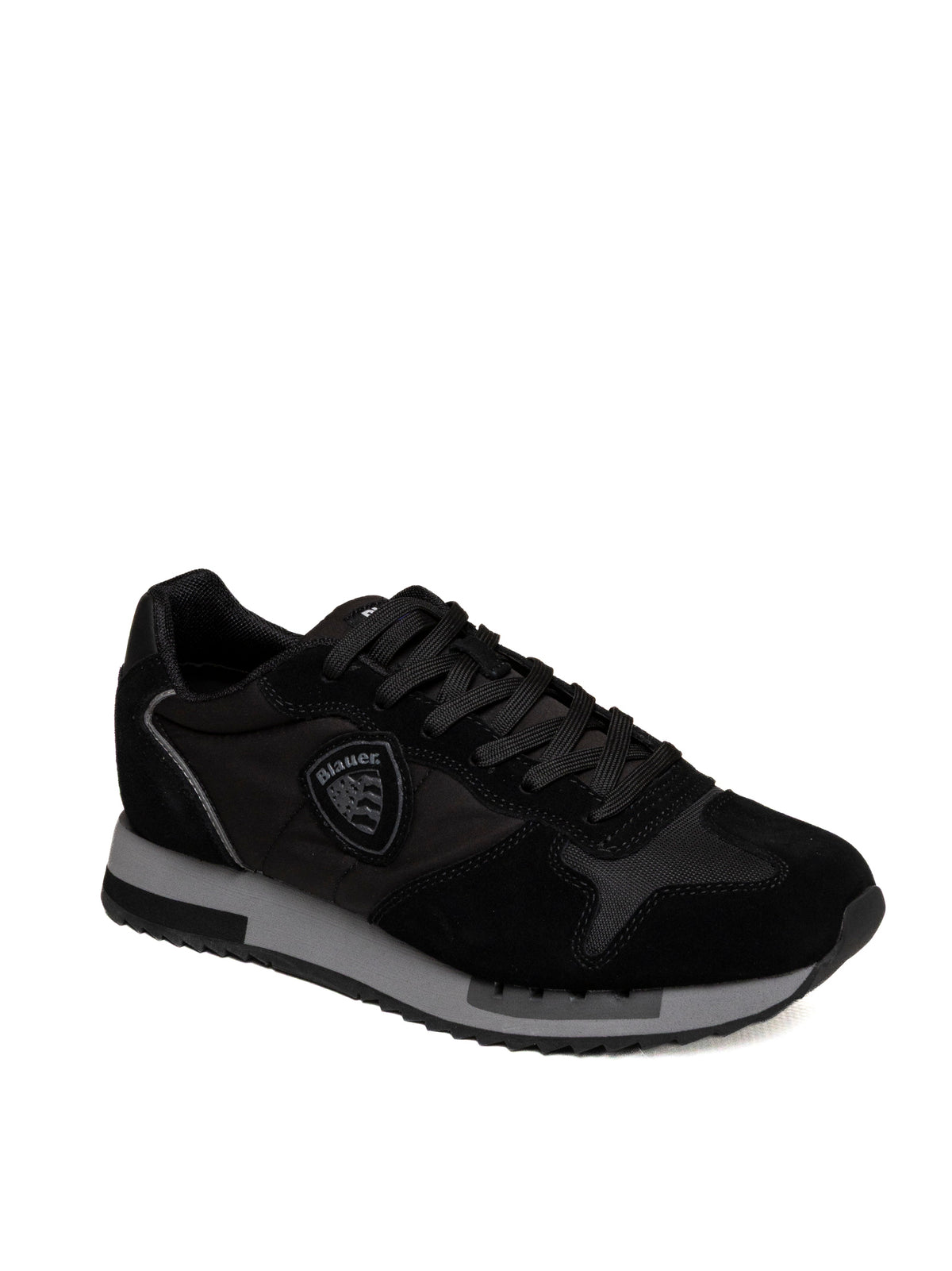 Sneaker bassa in camoscio e mesh nero Blauer vista tre quarti anteriore con allacciatura