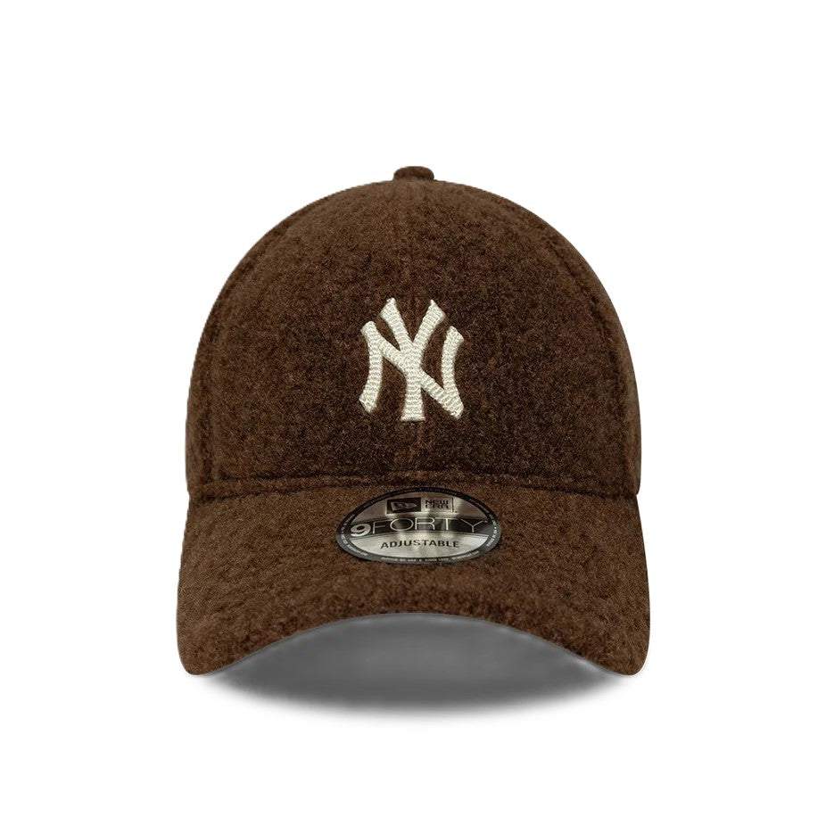 NEW ERA € 32,00 60915754 9FORTY WINTER-BRW/IVO 